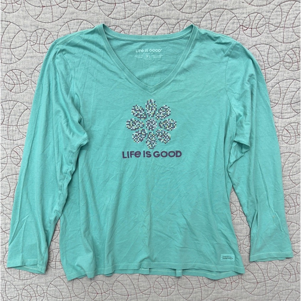 Life is Good Crusher Tee Green Floral Long Sleeve V-Neck / Womens XL
